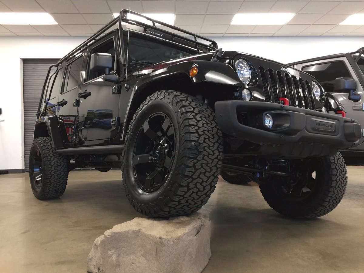dreamjeep's tweet photo. Getting over hump day like it's a rock in a showroom. #2014 #unlimitedrubicon #rubiconx #GobiRack #forsale #ColoradoSprings https://t.co/2fENgyzkcj