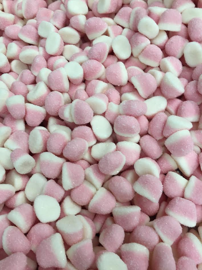 BuzzSweets's tweet photo. We hope everyone had a great Christmas & new year! We are back packing strawberry and cream's today! #BuzzSweets #Strawberryandcream #39p https://t.co/V3ONIp9U14