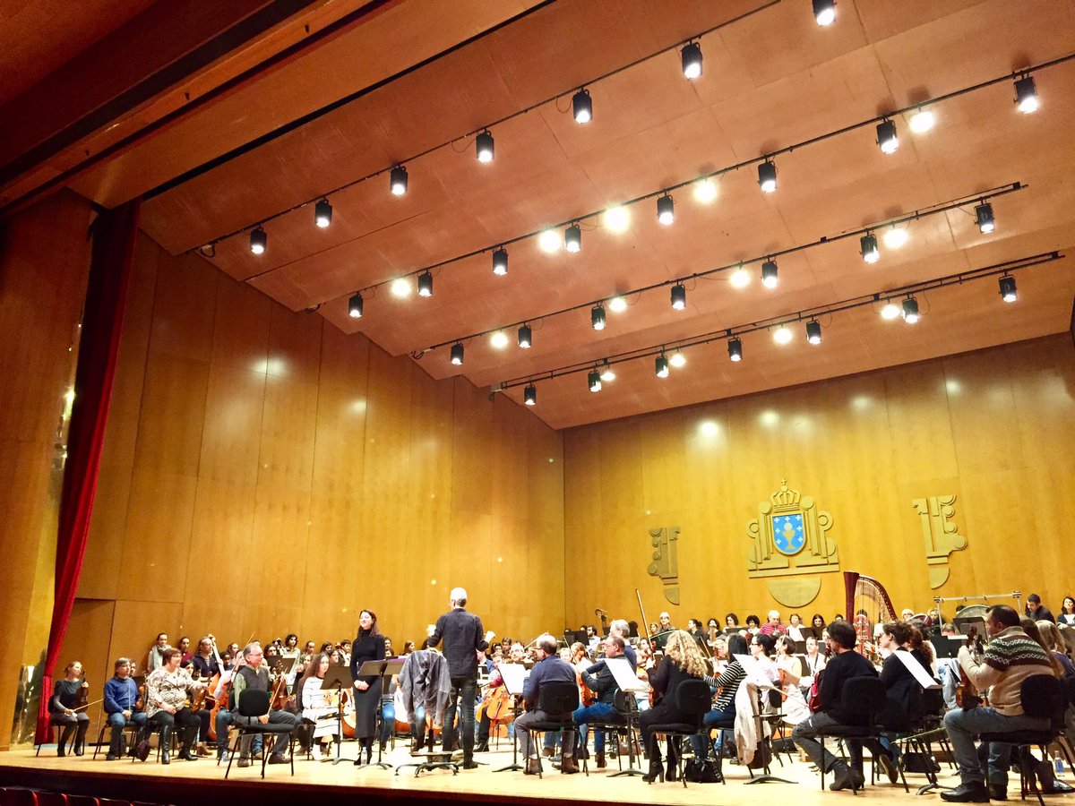 Ensaio con voces do véspera  do concerto no Auditorio de Galicia baixo a dirección d <a href="/pauldaniel321/">Paul Daniel</a> <a href="/alorenzo64/">Anxo M. Lorenzo</a> <a href="/martinhonoriega/">Martiño Noriega</a> @beacancela
