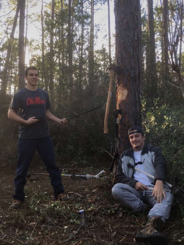 wakeboardcurt's tweet photo. I helped bear eat a tree #CarterStLumberJack https://t.co/upPmFLCORU