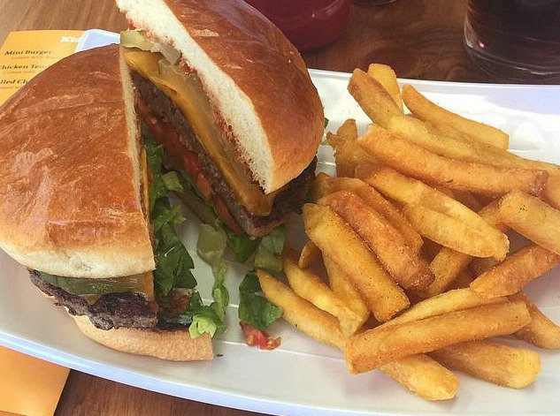 Welcome #StackedEatery in #Encino! Try their amazing #burgers, wings, salads, sandwiches, #trufflefries and more!  ow.ly/Cp2C307UqEV