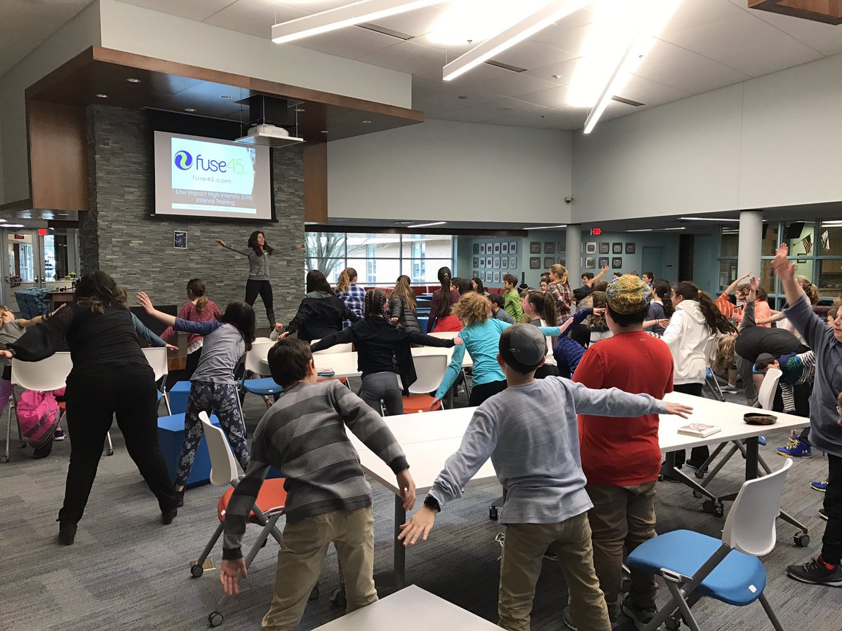 MsSherbin's tweet photo. #fuse45 comes to present to @HillelDaySchool #6thGrade for #SharkTank https://t.co/4Ai9dWlj4c