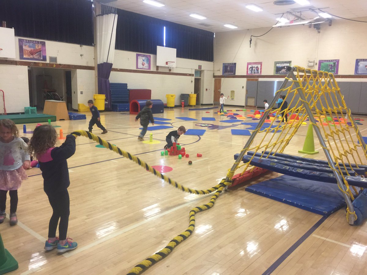 PortJeffRoyals's tweet photo. Is there anything more fun than elementary PE? #goroyals #portPE @EdnaLouiseSpear @superdrpc https://t.co/NN7eTHPfR9