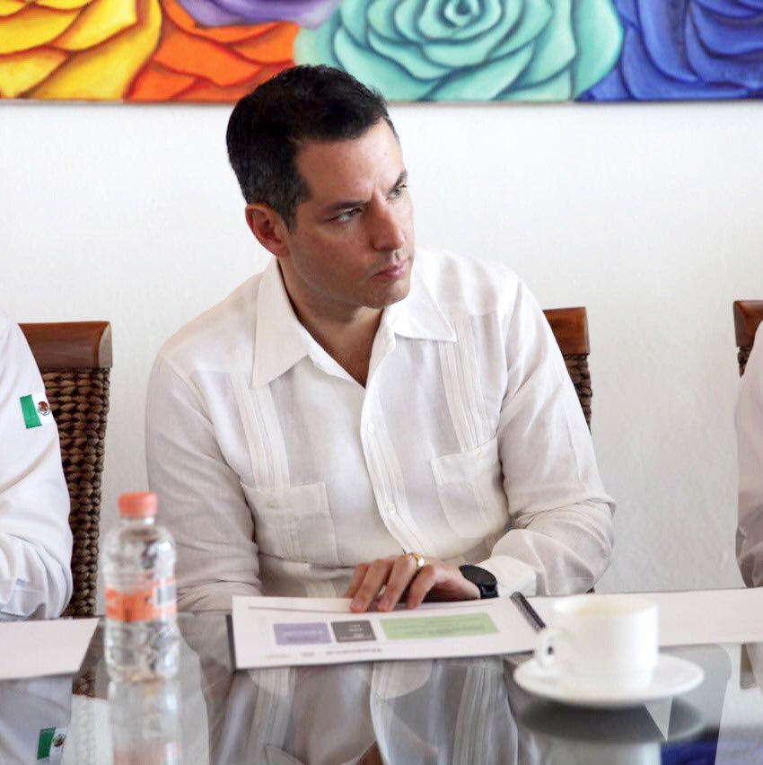 alejandromurat's tweet photo. Hoy, junto a @HectorHGutierre, lanzamos el programa #EscuelasAlCien en Huatulco, reafirmando nuestro compromiso con la educación pública. https://t.co/RUe7G2ZmtL