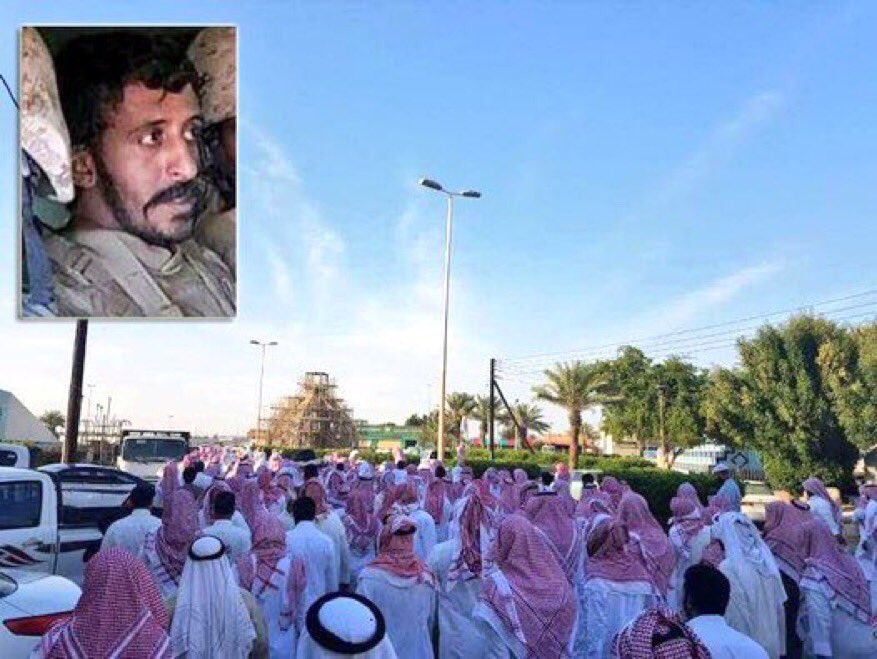 AlhadAljnobnewz's tweet photo. #الشهيد_عبدالله_الحاتمي 
أصيب مرتين
في الحد الجنوبي
ثم عاد مع زملائه مشاركتً معهم ومعلناً 
"النصر أو الشهادة"..
لينال الشهادة
اللهم ارحمه https://t.co/uW9B0qJSH7