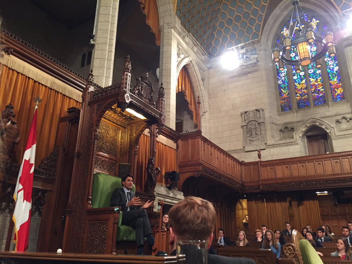 queensu_mp's tweet photo. Always a pleasure to have Prime Minister @JustinTrudeau drop in on the house and speak to our delegates. Thank you once again! #qmp70 https://t.co/HRHtMHIUd2
