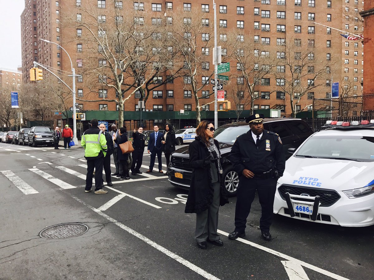 NYPDBklynNorth's tweet image. Happening now. Productive meeting with NYCDOT to improve bike lane conditions in the @NYPD88Pct