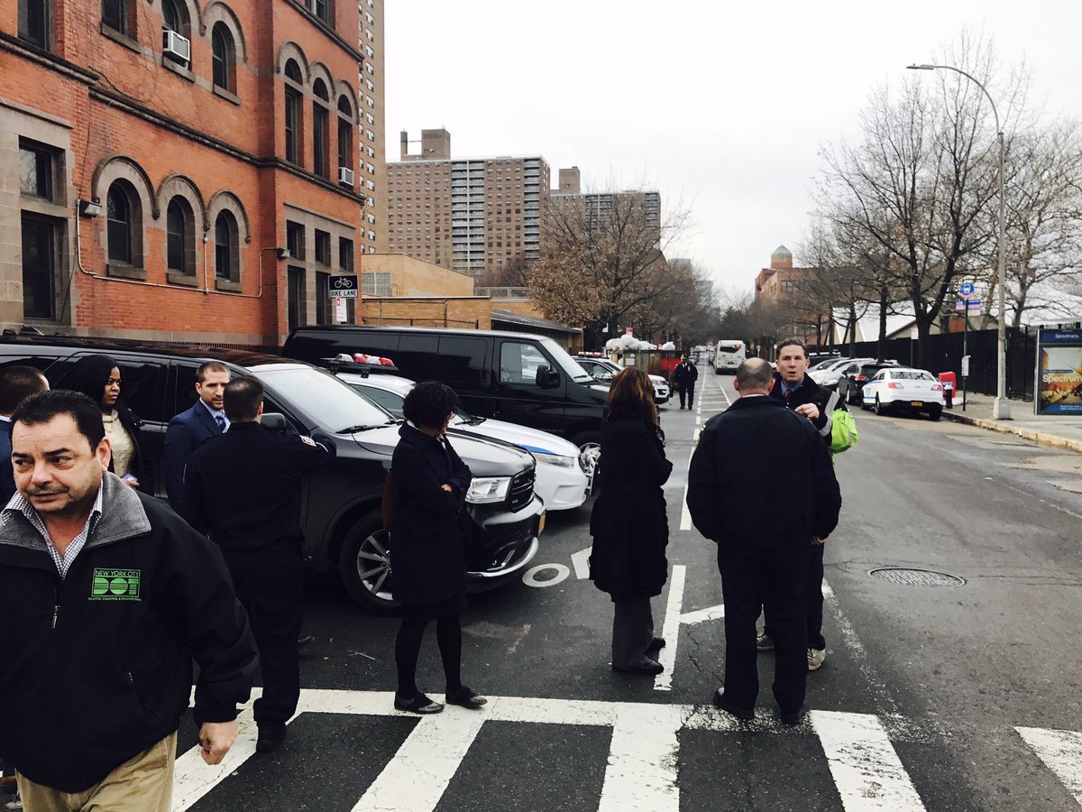 NYPDBklynNorth's tweet image. Happening now. Productive meeting with NYCDOT to improve bike lane conditions in the @NYPD88Pct