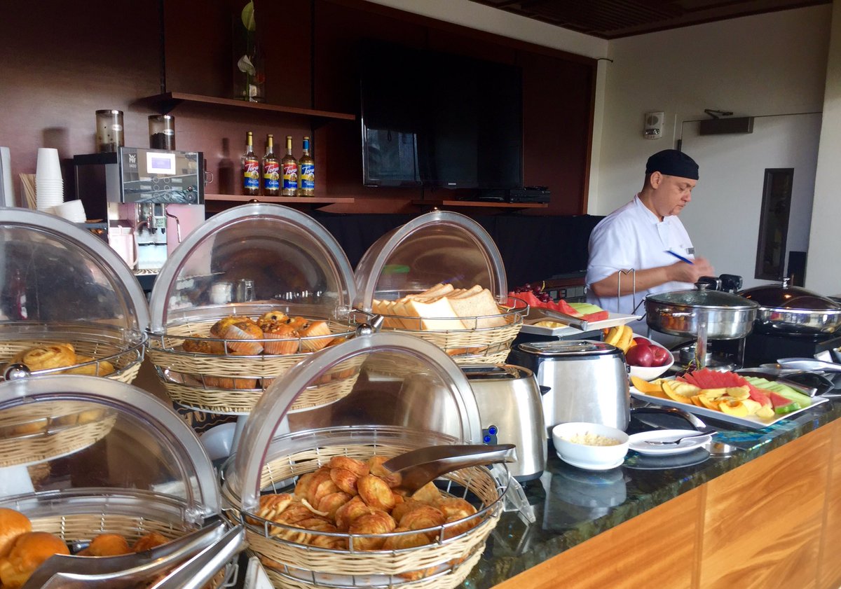 diningdiva's tweet photo. #Yummy buffet brekkie @TrumpWaikiki. The only Forbes Five-Star Hotel on Ohau #PerfWeather https://t.co/2SXnab1KCF