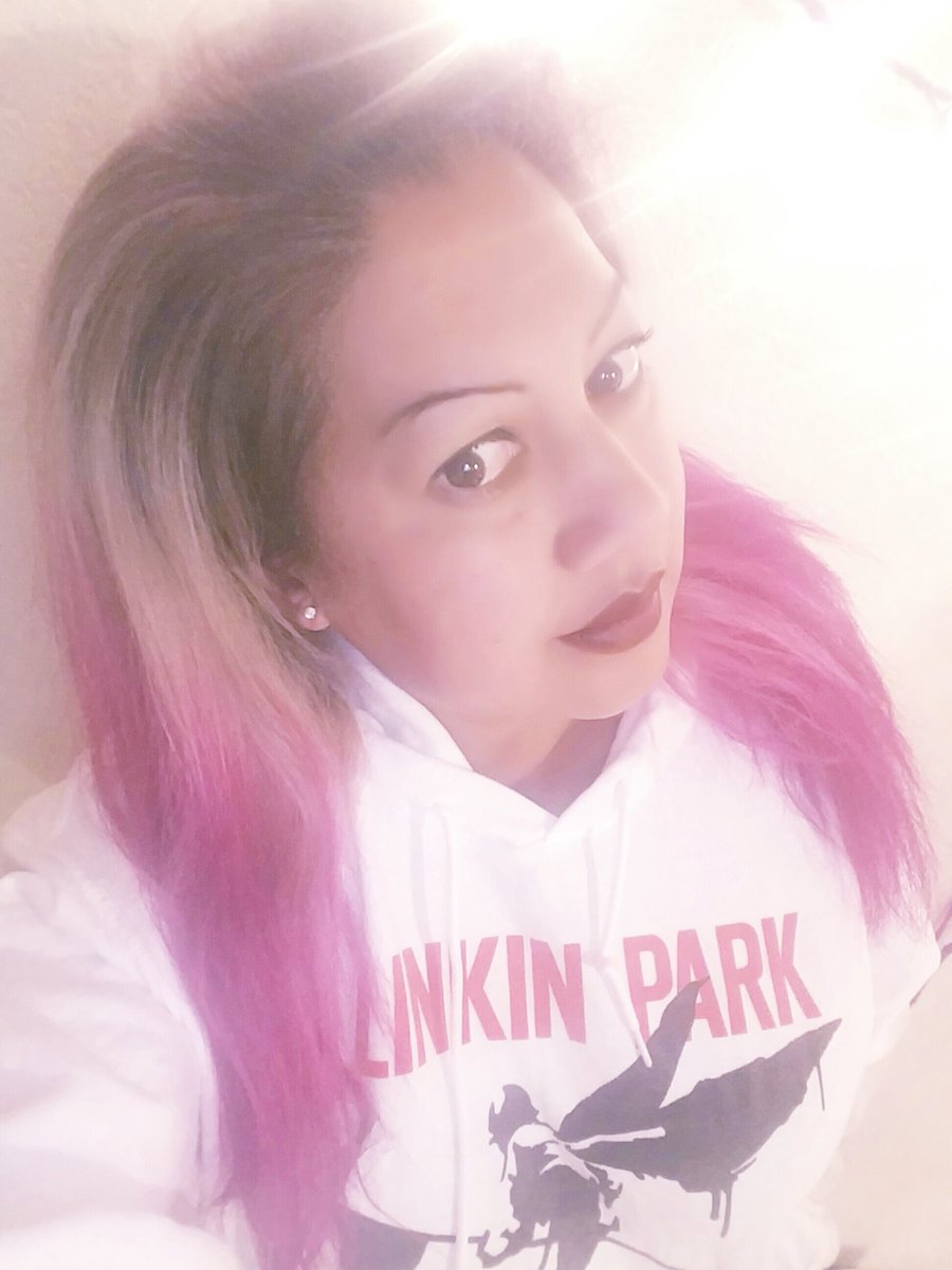 Happy Birthday to me!! 🎁 I'm in love with my <a href="/linkinpark/">LINKIN PARK</a> hoodie ! <a href="/madeworn/">MadeWorn</a> <a href="/MusicForRelief/">Music for Relief</a>
