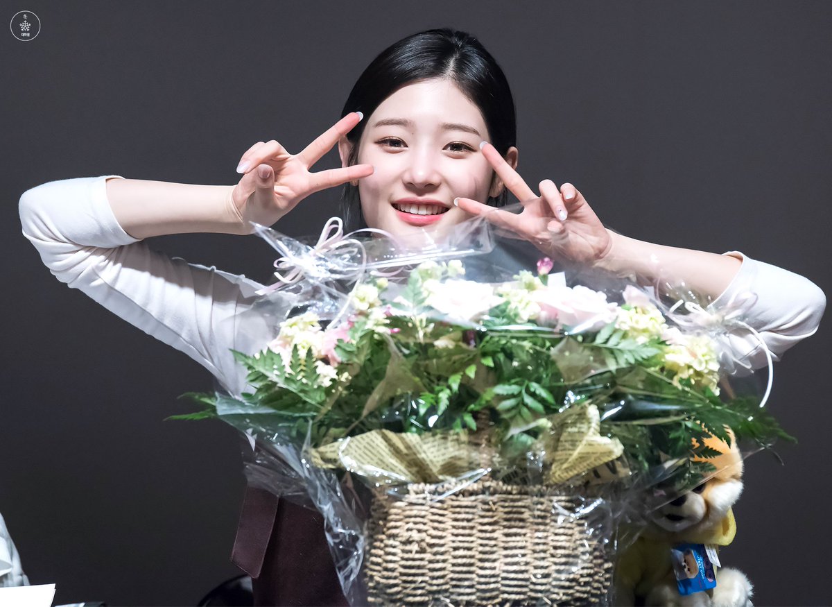 Assist_Upload's tweet photo. 빠르게 보정 해봤다
170111 @dia_official #채연 #희현 #예빈 #heeyeon #yebin #Chaeyeon #다이아 #dia https://t.co/eObtWbV7wU