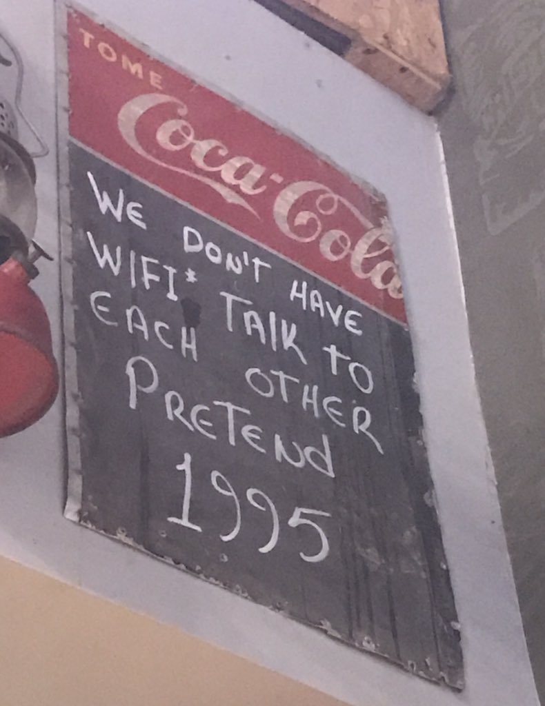 BlueGoblin's tweet image. Bye/hasta luego 🇨🇺 😍but I won't miss 1995 😉#wifi #techumor #wednesdaywisdom