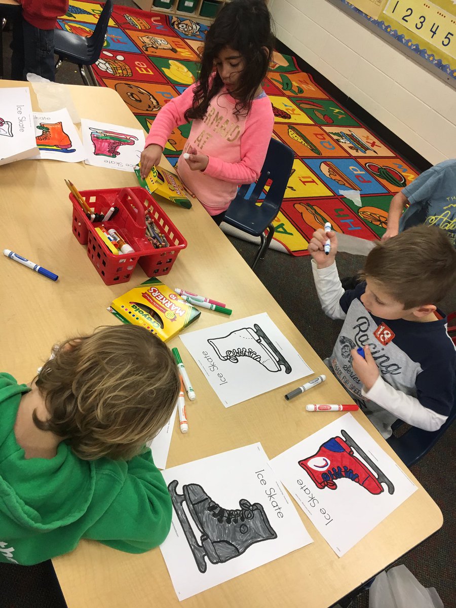 shallD47's tweet photo. Friends helping friends and sharing with each other to make creations! I think #purposeplay attempt number 1 was a success!! https://t.co/Har6S81rQ2