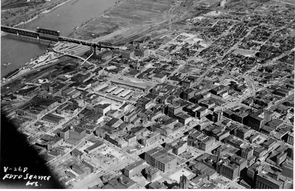 UrbanAngleKC's tweet photo. In the 1950s, a little less than half of what is now Columbus Park was demolished to build a new highway system. https://t.co/yZpAgzjgCT