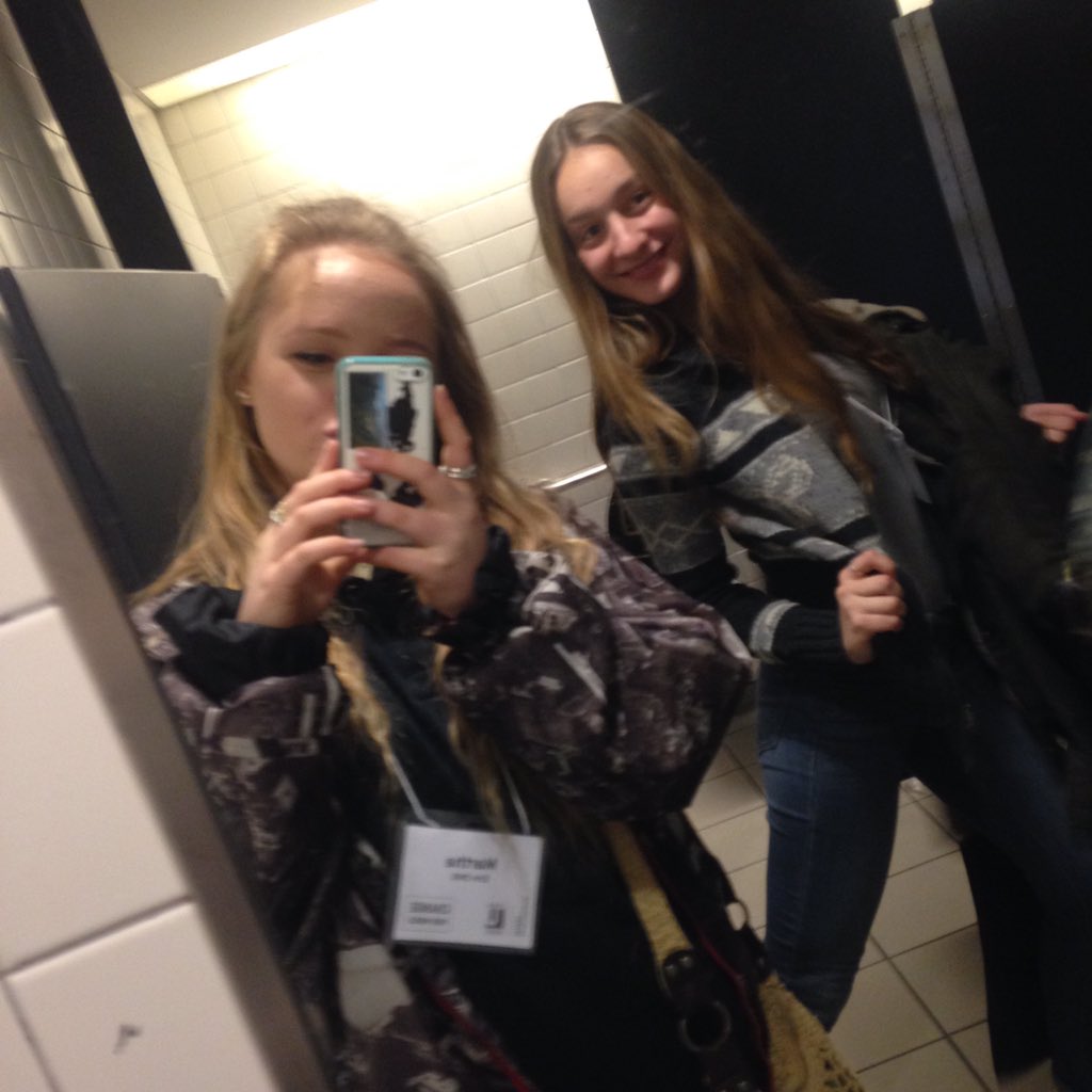 marthabiernacka's tweet photo. happy birthday to this luvly lady, i miss u lots !!! @cata_claus 💖💖💖 https://t.co/naNXjd4isV