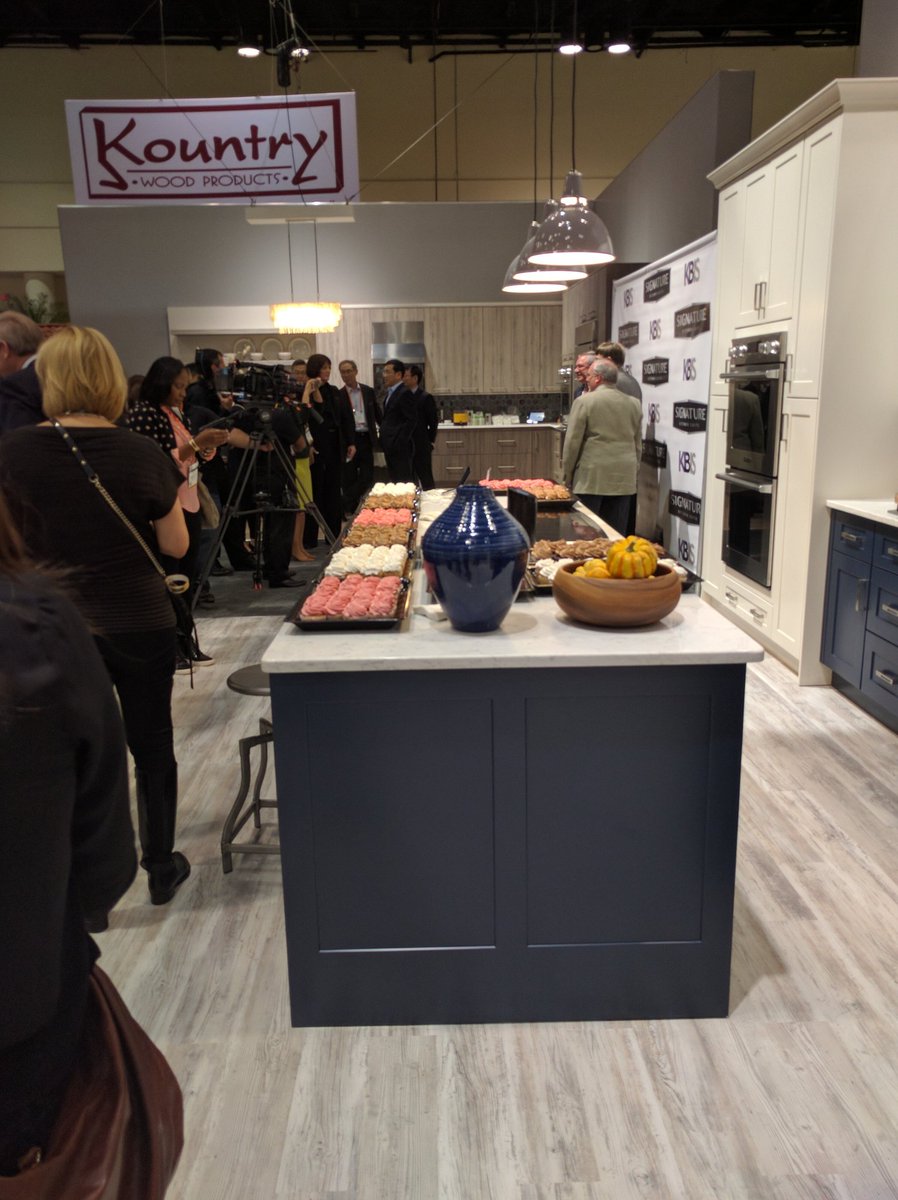 FederalBrace's tweet photo. A3) Blue cabinets galore! Throwback to #KBISKickoff with @Modenus and Signature Kitchen! #KBTribechat https://t.co/0iW1s36Fi8
