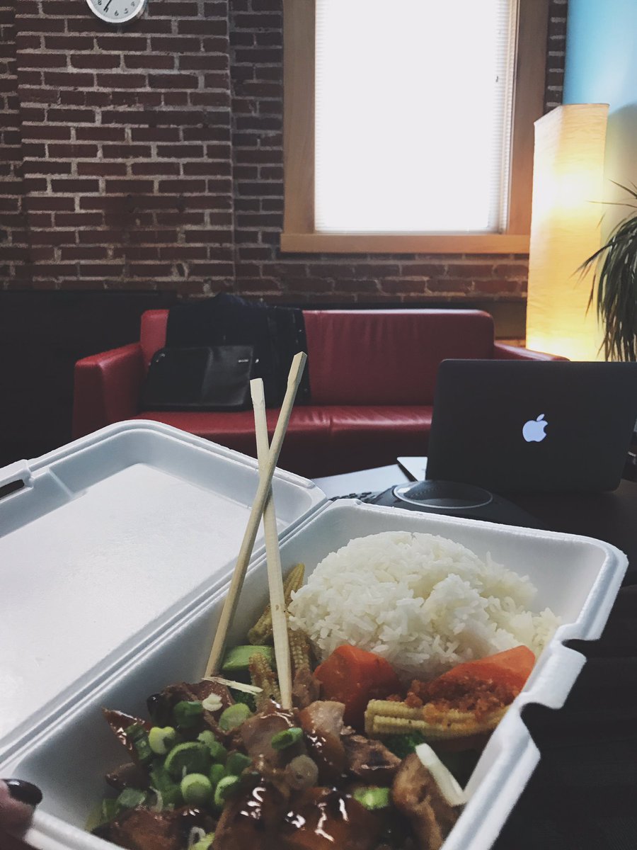 TheNew_IT's tweet photo. Working lunch @CET_STL w/ @BarStLouisMo talking all things #Apple. #AppleTraining #AppleCertification #Business https://t.co/s9n1SFXRyR