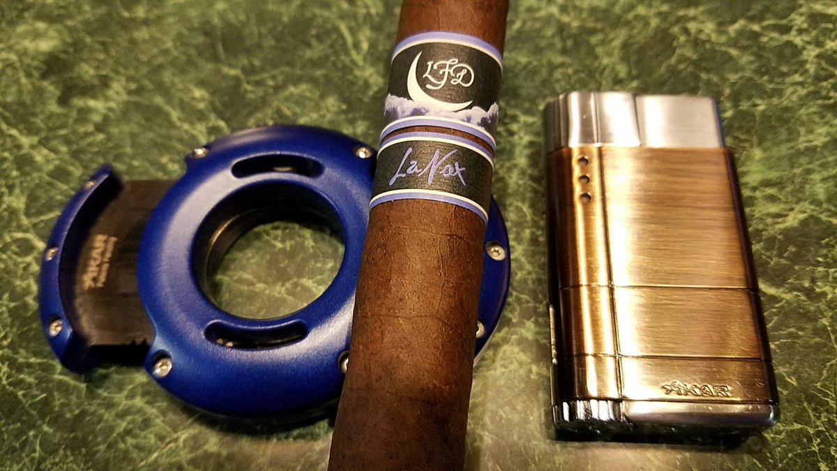 XikarTonyD's tweet photo. Come and see Dan at Smokers Delight, he has an awesome selection of great sticks! https://t.co/KWniEnnY61