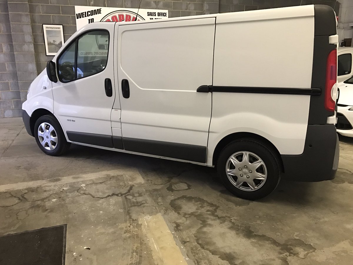 cropredyvans's tweet photo. For sale. 12 plate Renault traffic 115ps. swb. 76k. Air con. sat nav. £5700 plus vat. Part ex welcome. https://t.co/U7dEGxvWJX