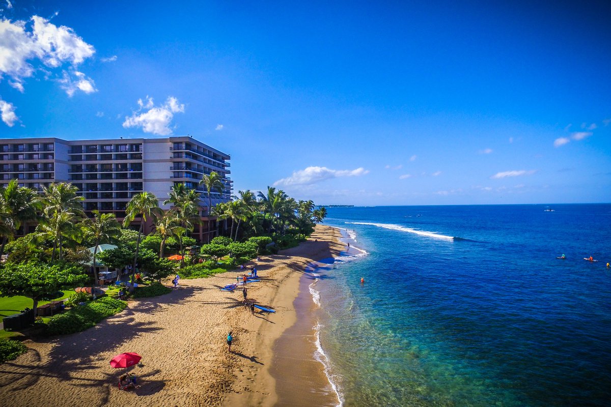Aerial view of the beautiful #kaanapalibeach! #maui #mauisurf