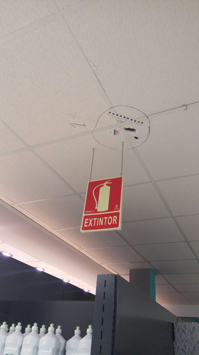 El_Faro_Verde's tweet image. Un joven con problemas mentales entra a tiros y portando pólvora al #Mercadona de #AsLagoas
👉laregion.es/articulo/ouren… 👇