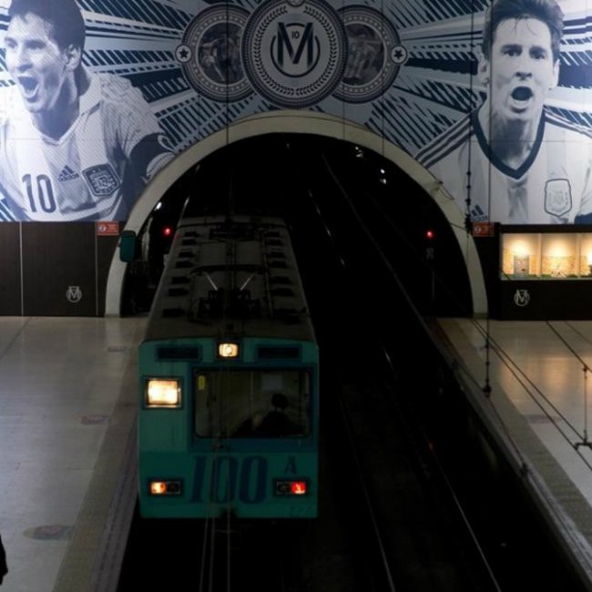 ParkRoyalBA's tweet photo. La estación José Hernández del subterráneo de #BuenosAires se vistió con el '10' de la albiceleste, #Messi. ¡Un destino más a visitar! ⚽️😉 https://t.co/3sql4y86fh