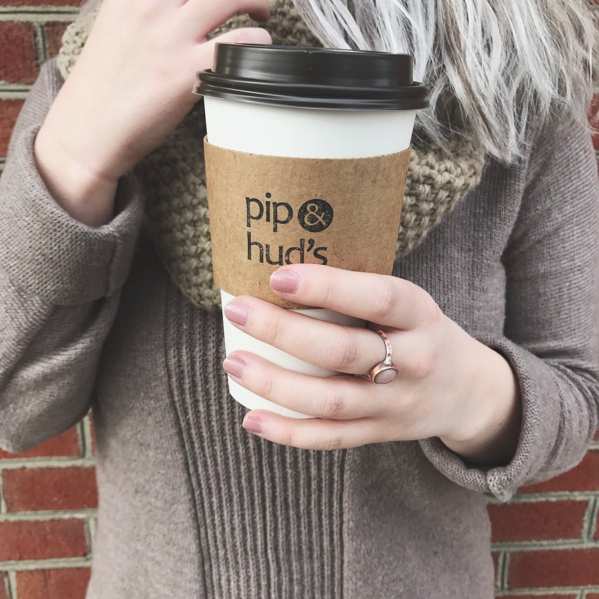 PipandHuds's tweet photo. Comfy sweaters, chunky scarves &amp; hot chocolate! https://t.co/CDxiOkqsKn