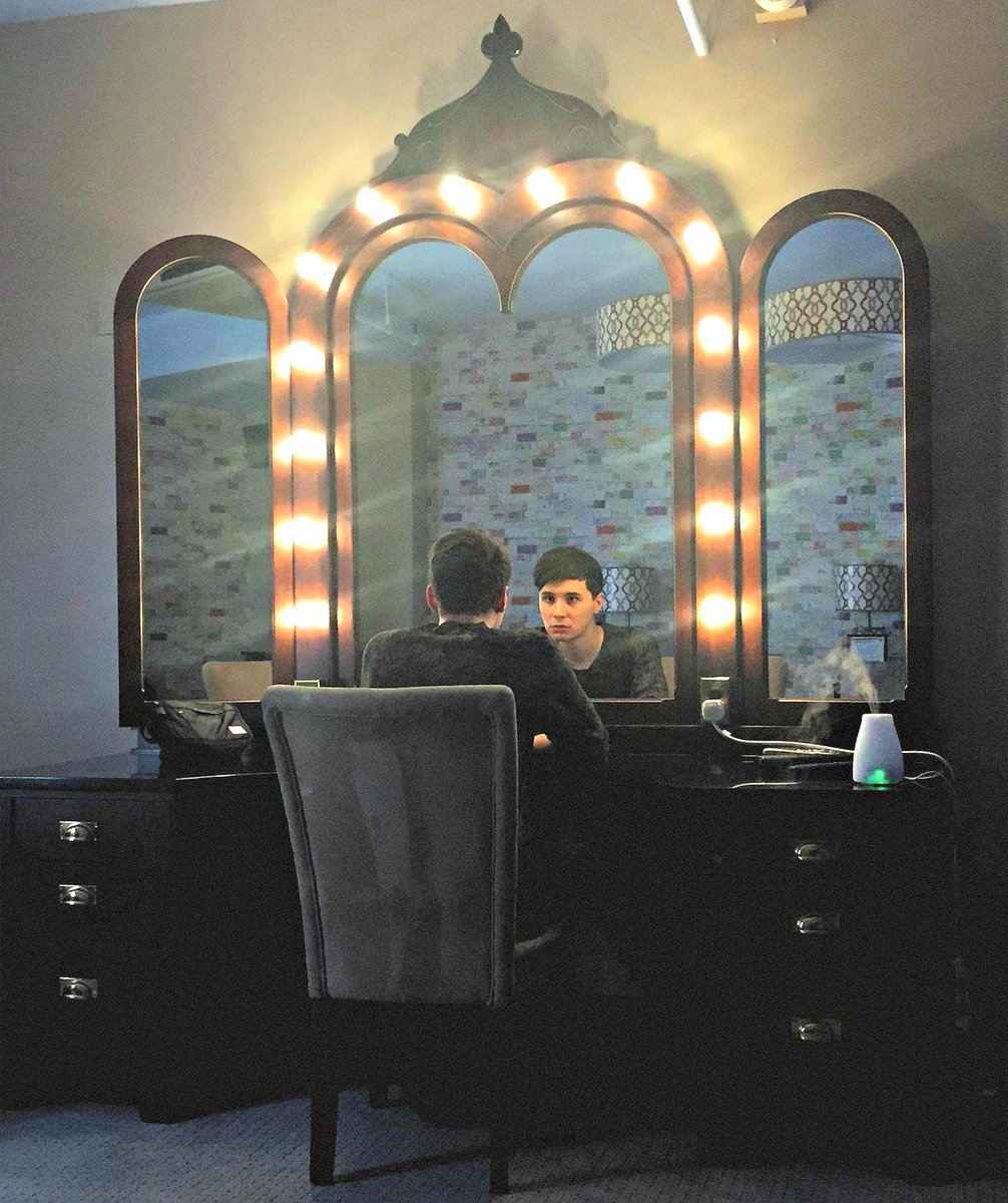 badpostphan's tweet image. Tell 'em how the crowds went wild.