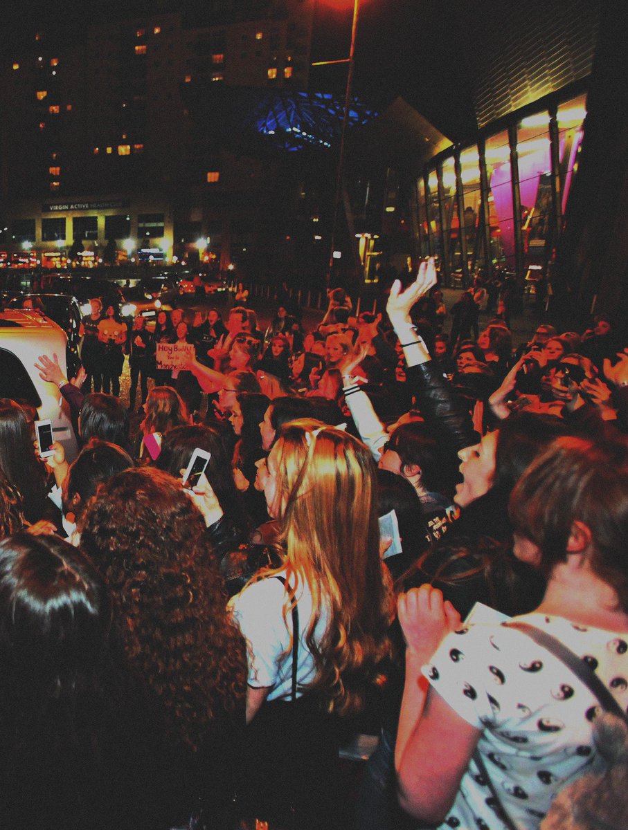 badpostphan's tweet image. Tell 'em how the crowds went wild.