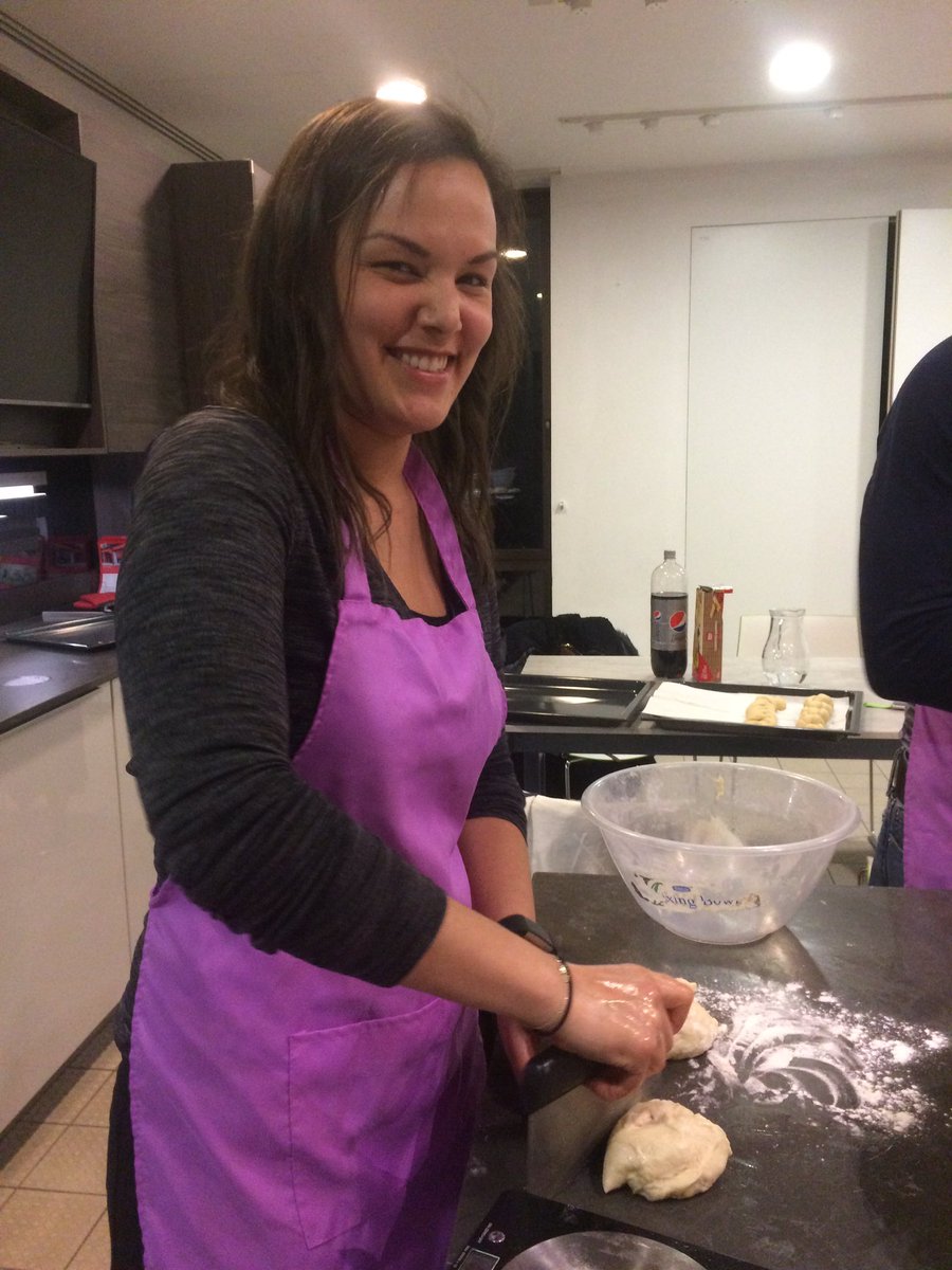 karenkinsley26's tweet photo. Happy and warm @JW3London volunteers baking challah for charity @challllah #volunteer https://t.co/xNBL2dfsbC