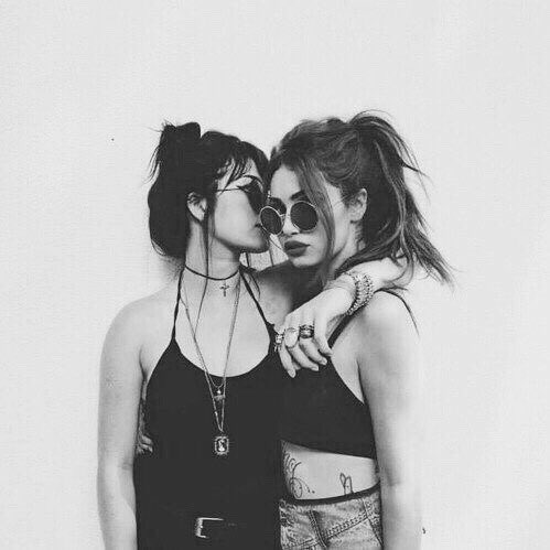 blurryblackmind's tweet photo. Bestfriends makes life so much better🖤 https://t.co/H4kwi00s3D