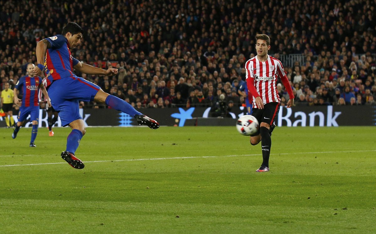 Squawka_Live's tweet photo. Luis Suarez's stunning volley vs. Athletic Club.

Not the worst way to score his 100th goal for Barcelona. 💥 https://t.co/rycJ16q0K3