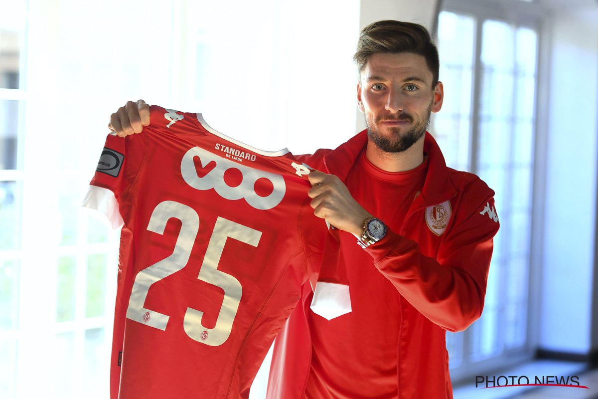 Standard_RSCL's tweet photo. Filip Mladenović portera le numéro 2️⃣5️⃣ - Filip Mladenović zal met nummer 2️⃣5️⃣ spelen 🔴⚪ #WelcomeFilip #RSCL https://t.co/7tEEMuhvH1