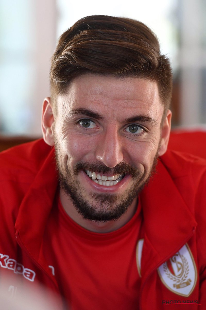 Standard_RSCL's tweet photo. Filip Mladenović portera le numéro 2️⃣5️⃣ - Filip Mladenović zal met nummer 2️⃣5️⃣ spelen 🔴⚪ #WelcomeFilip #RSCL https://t.co/7tEEMuhvH1