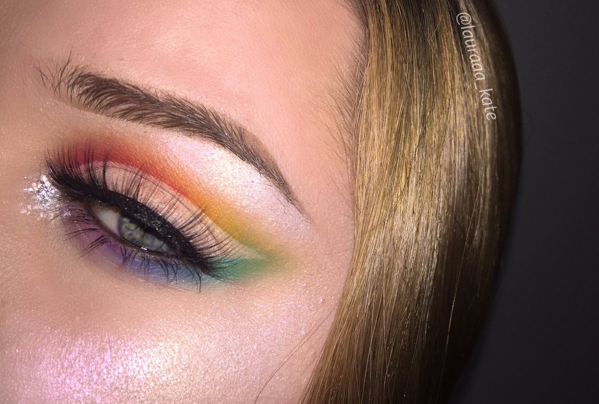 lit_erallylaura's tweet photo. 🍭taste the rainbow🍭 

Used the @Smashbox Bold Eye Palette &amp; @ABHcosmetics Moon Child Glow Kit https://t.co/NN4Q75IAHZ