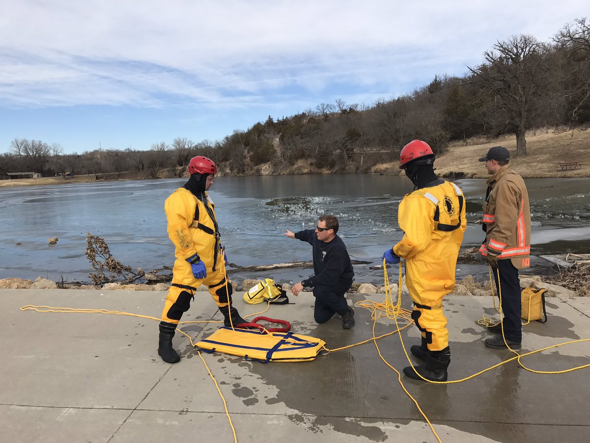 ksfireguy's tweet photo. Proud of our Rescue Company embracing the weather and running crew proficiency drills in the water. #crewpride #rescue @fireengineering https://t.co/ivj0FbjjXv
