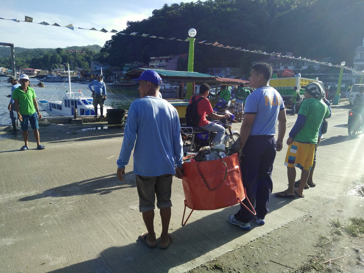 ROMBLONppopcrb's tweet photo. Cleanup drive at Bgy. Bagacay, Romblon, Romblon.. https://t.co/PVuaII3El6