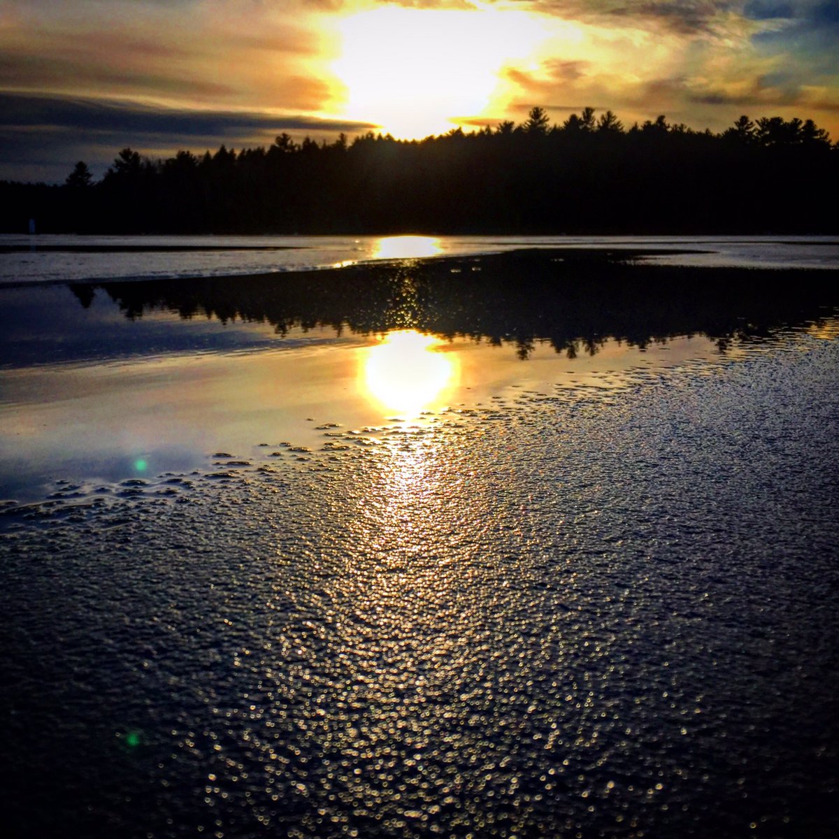 RideDivide's tweet image. Sunset of a great &amp;amp; warm(er) day. Almost 50deg! #solong frozen lake...well, until tonight. #sunset #sunapee #lakelife