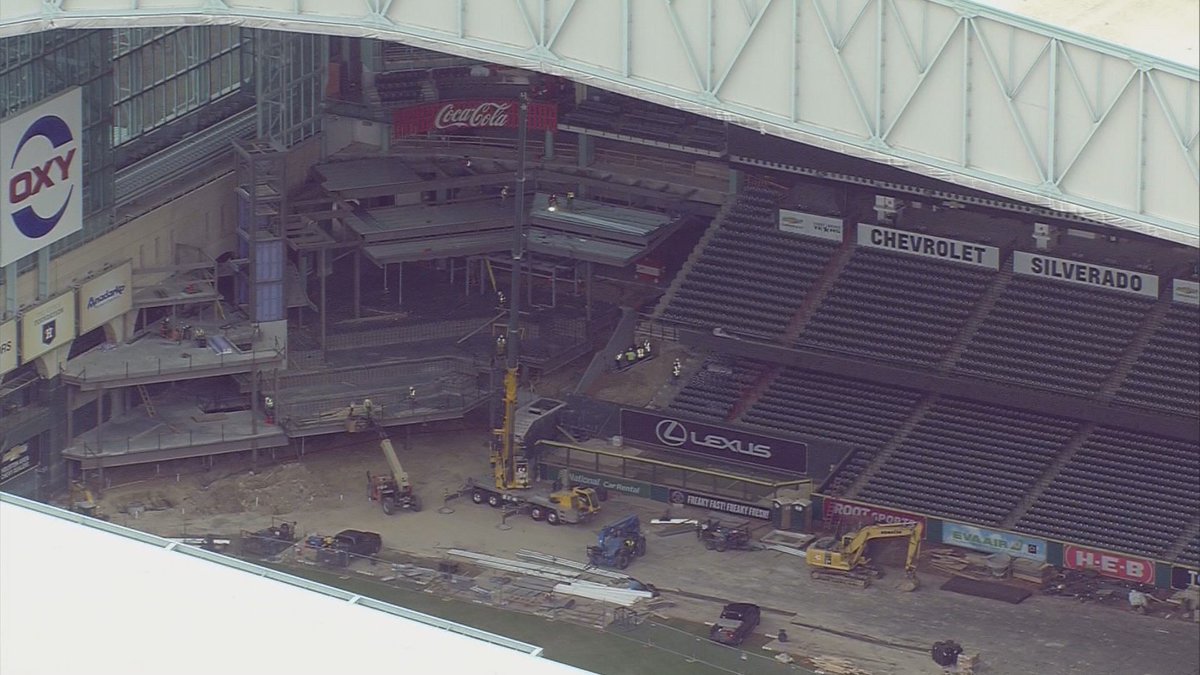 BillBishopKHOU's tweet image. Attention #Astros fans.  Here's the latest look at the center field renovation in Minute Maid Park. #khou11 khou.com