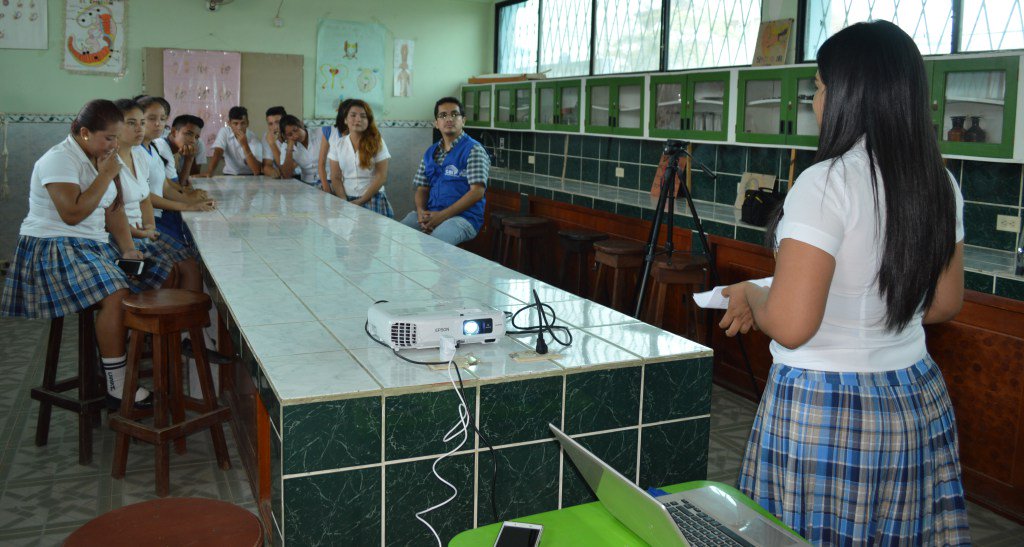 Estudiantes y docentes se capacitan con la Campaña “Yo Decido” radiovia.com.ec/estudiantes-y-…