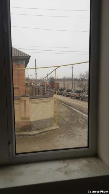 ChechenCenter's tweet image. СРОЧНО! РУССКИЙ ТЕРРОР ПРОДОЛЖАЕТСЯ. В оккуп. Чечении (в Курчалое, Шали, Цоци-эвле) массовые облавы молодежи, задержанны ~100, есть убитыe.