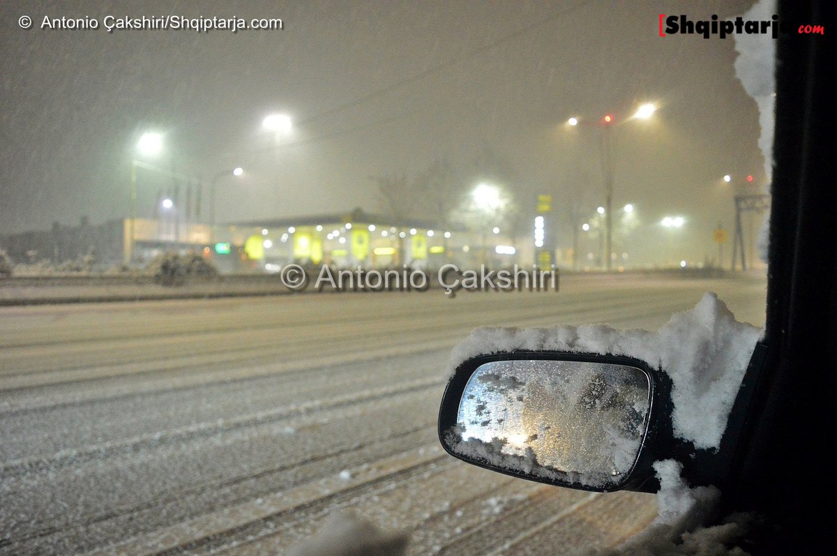 antoniocakshiri's tweet photo. Tirana mbulohet nga dëbora #Tirana #Albania #Debore https://t.co/XGiOXeq6e7