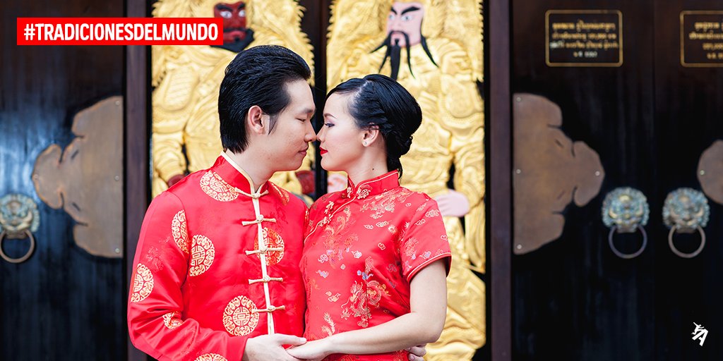 atrapaloCOL's tweet photo. #TradicionesDelMundo: Muchas parejas en china se casan de rojo. Conoce más tradiciones en las #Bodas aquí ➡️https://t.co/Rua0ZljYOG https://t.co/NlTvHjmsDZ