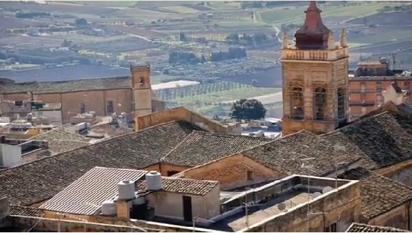 AdoptadaBarone's tweet photo. delfi_na: Barone HouseTeca Trailer #pierobaronehouseteca #pierobarone #ilvolo #castellochiaramonte #houseteca https://t.co/sWyFuZCntK
