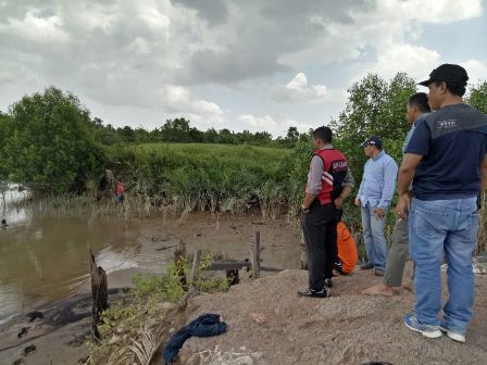 Polisi Cari Senpi Milik Rudi  di Sungai Muara Kembang korankaltim.com/polisi-cari-se…