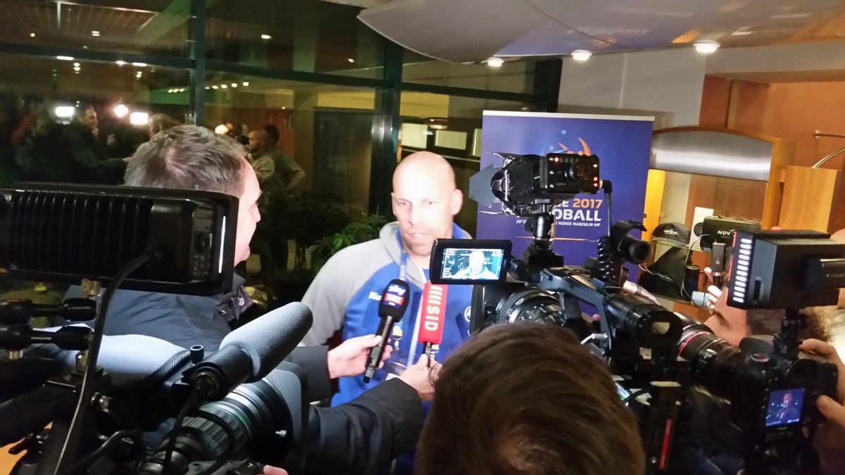 Hand2017's tweet photo. Nearly 30 medias were waiting for the #BadBoys at their arrival at the hotel. 
📅 First game on friday 
🇭🇺 Hungary vs. Germany 🇩🇪 https://t.co/90A8BwXKlk