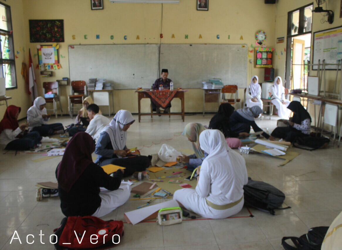 Ini adalah salah satu kegiatan lomba yaitu lomba Krasticraps, dalam rangka memperingati Maulid Nabi Muhammad SAW 1438 Hijriyah.
•
Acto_Vero