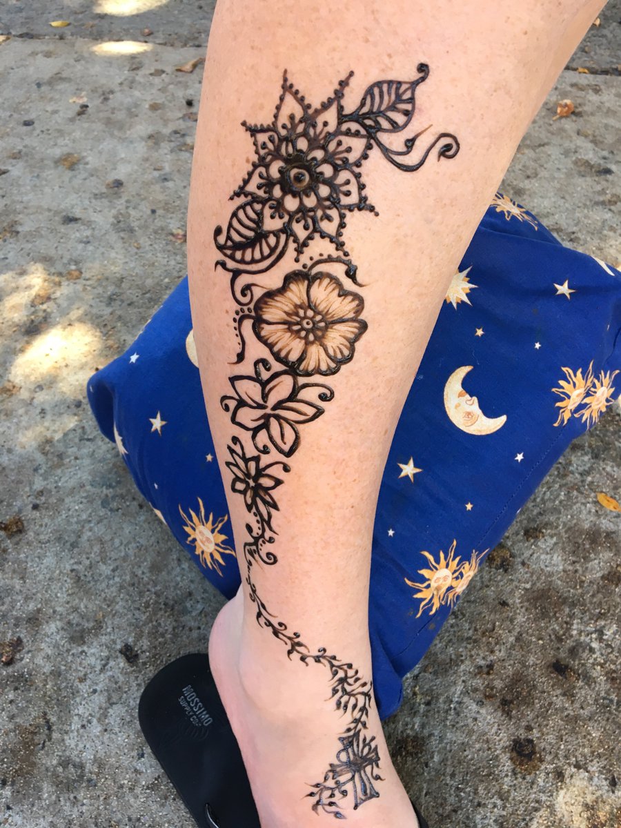 CREATEaARTS's tweet image. #Henna! International Award-Winning Face &amp;amp; #BodyArtist Carolyn Woods one of this weekend's #LOAMarket #Artists facebook.com/events/3538296…