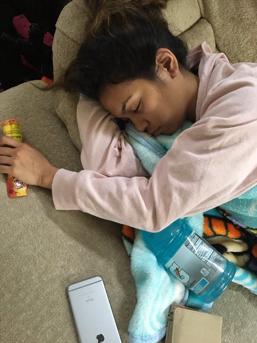 NinjaaaTuuurtle's tweet photo. When your super sick but hungry and can't let go of your food https://t.co/pwwNepw2aQ