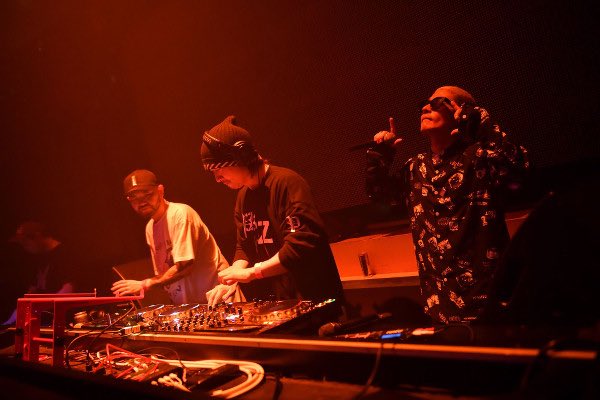 VERBALNEWS's tweet photo. #VERBAL #バーバル #DJDARUMA #DJMAKIDAI #PKCZ
#ASOBONENKAI #2016
#getwellsoonVERBAL
#getwellsoonMAKIDAI https://t.co/cNCQI0suTm